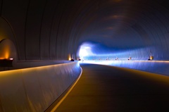 トンネルの先の光