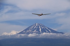 富士山とセスナ