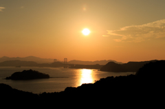 大鳴門橋と夕陽
