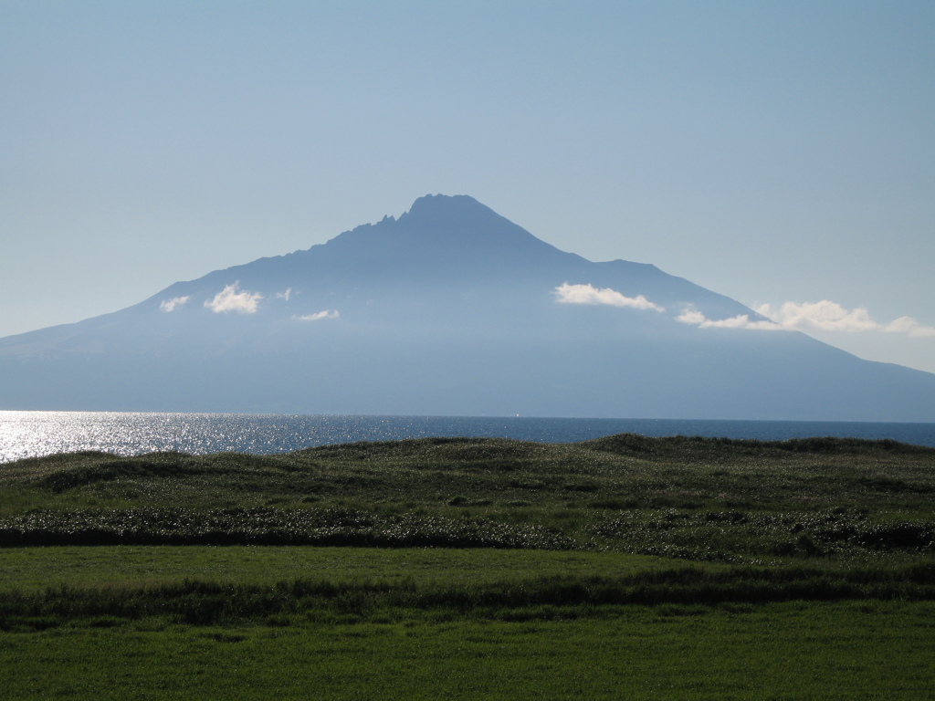 オロロンラインから見た利尻島