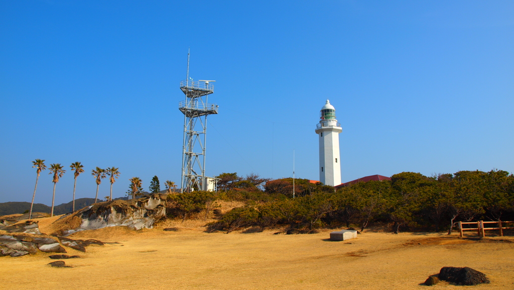 野島崎の灯台と電波塔