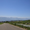 北アルプスと田舎道