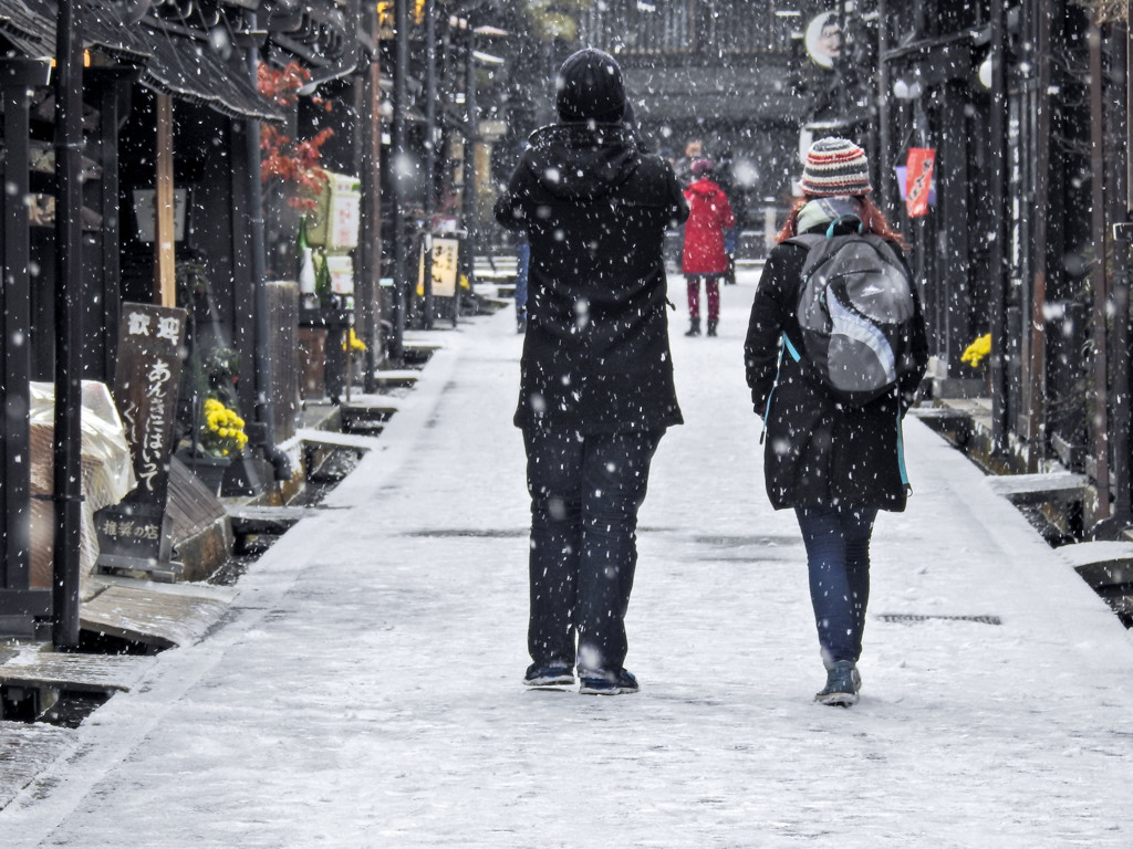 雪の高山三の町