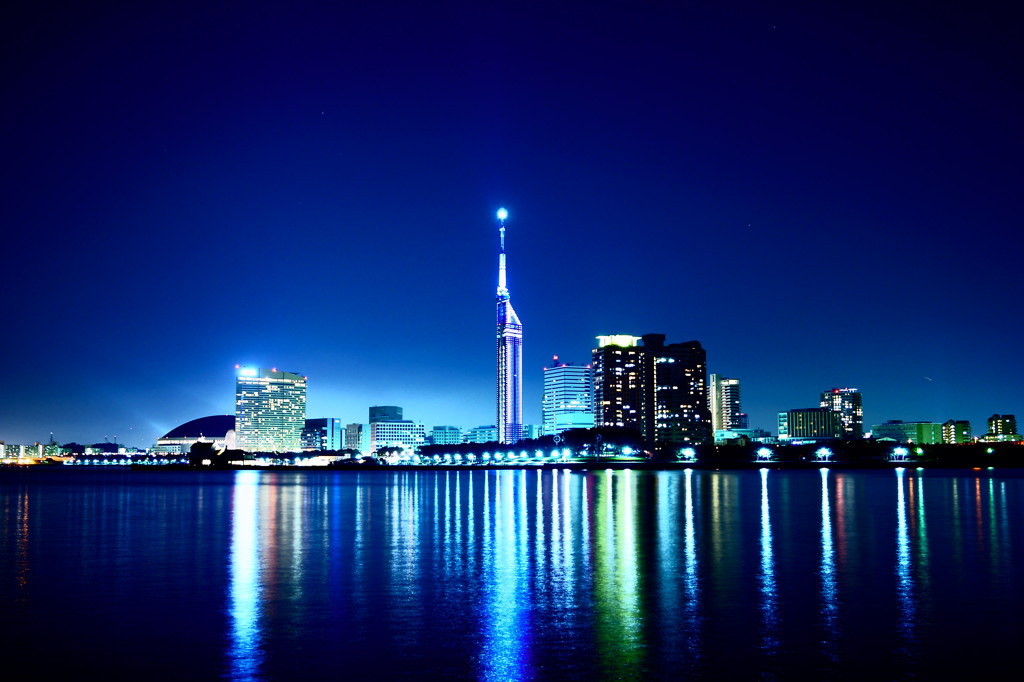 福岡の夜に包まれて