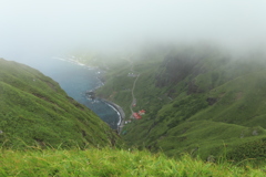 赤い屋根は桃岩荘