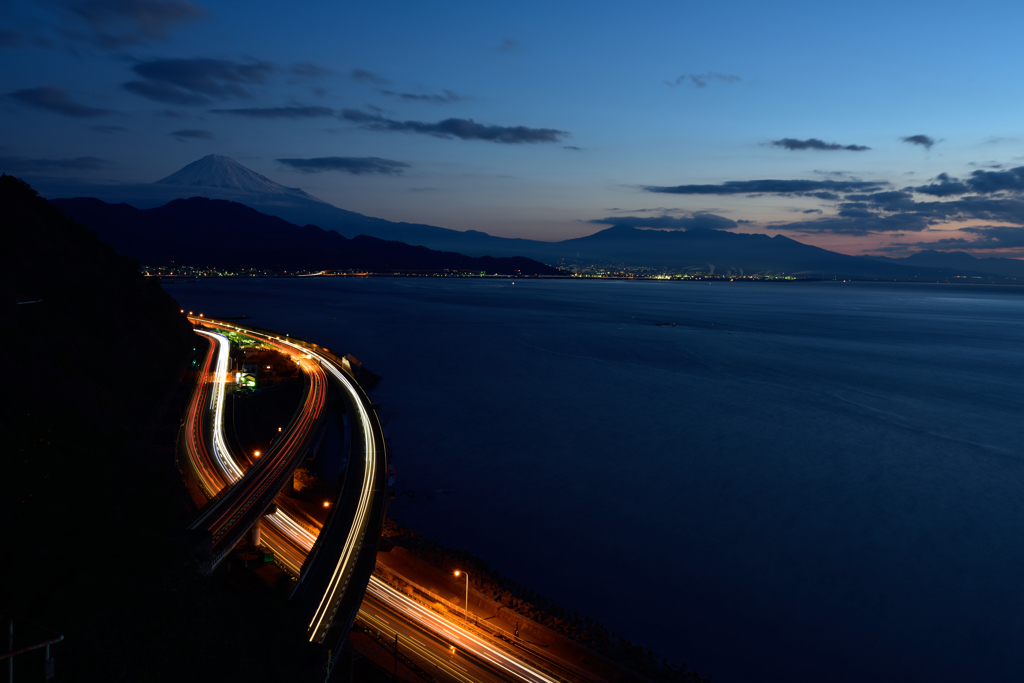 薩埵峠の夜明け