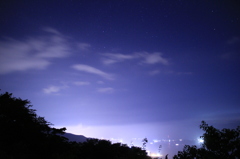 山の向こうの街