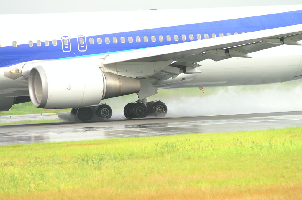 雨上がりの離陸　１
