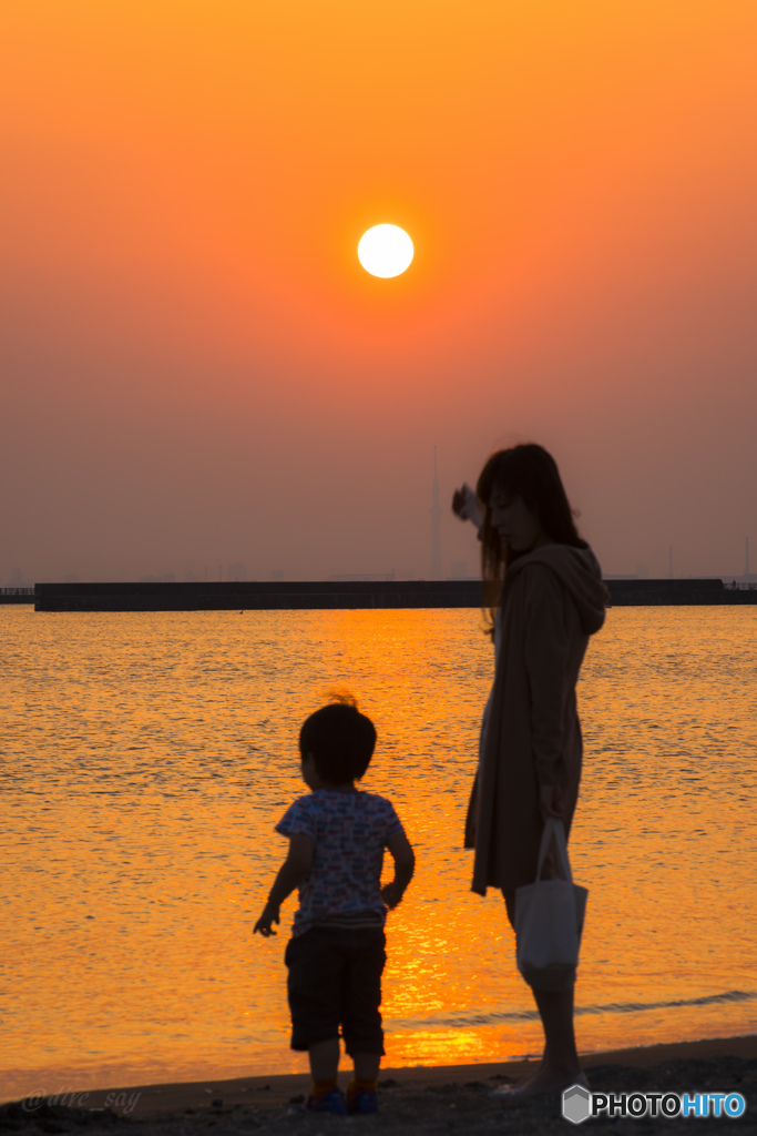 これから夏への海岸にて２