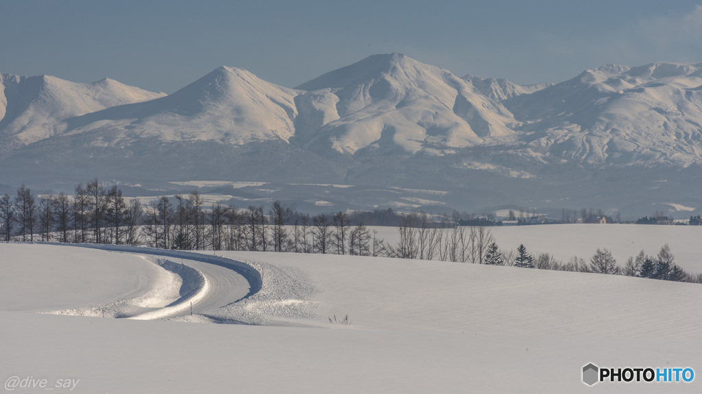 雪山の道