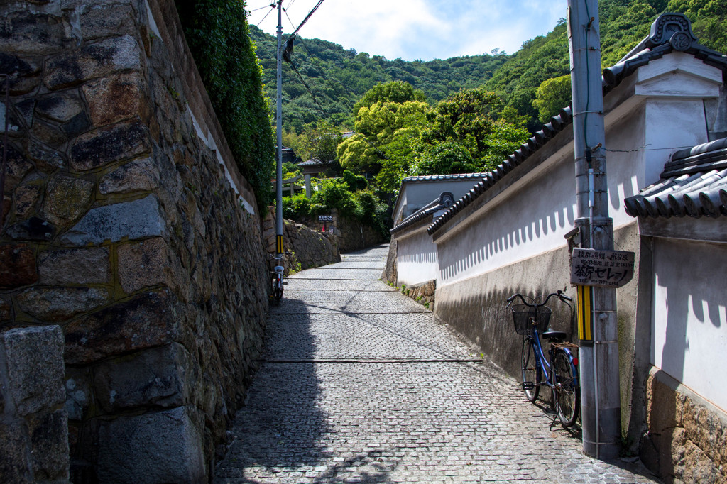 医王寺へと