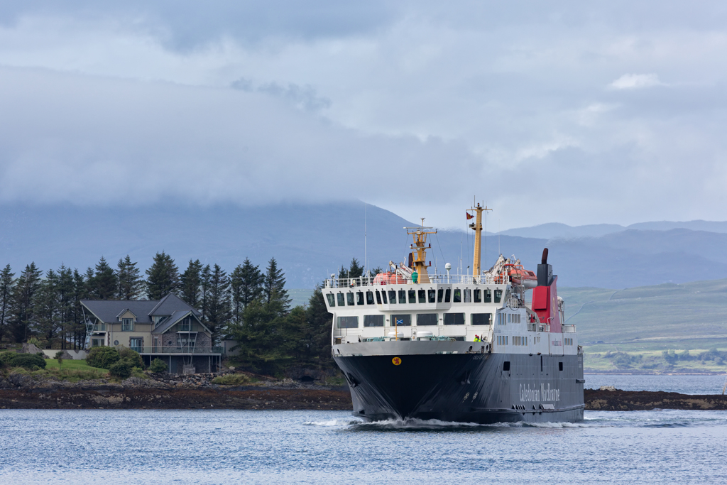 MV Isle of Lewis approaching Oban