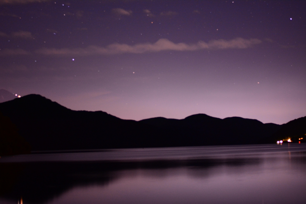 夜の湖