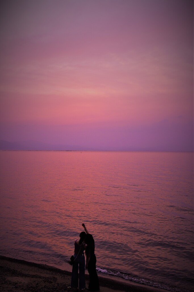 湖畔の夕暮れ時