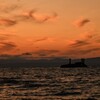 夕暮れの台船