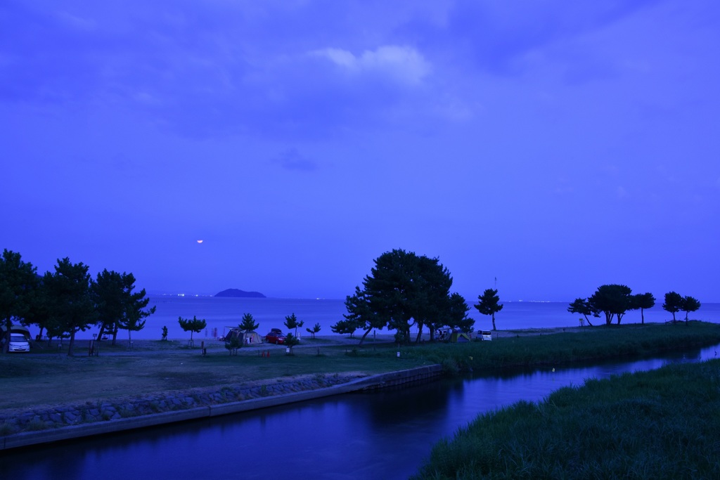 葉月知内浜月景