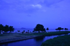 葉月知内浜月景