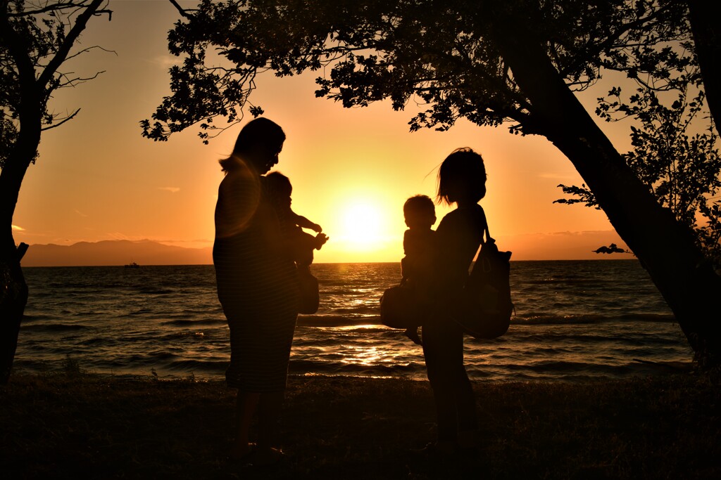 母子の夕景