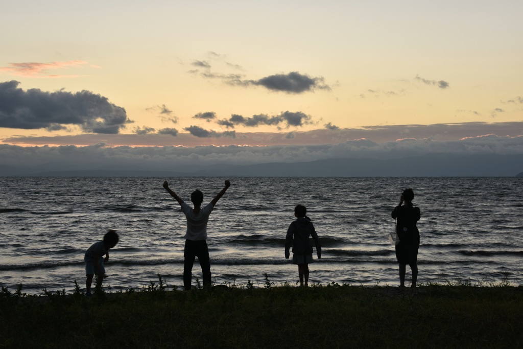 家族で見る夕景