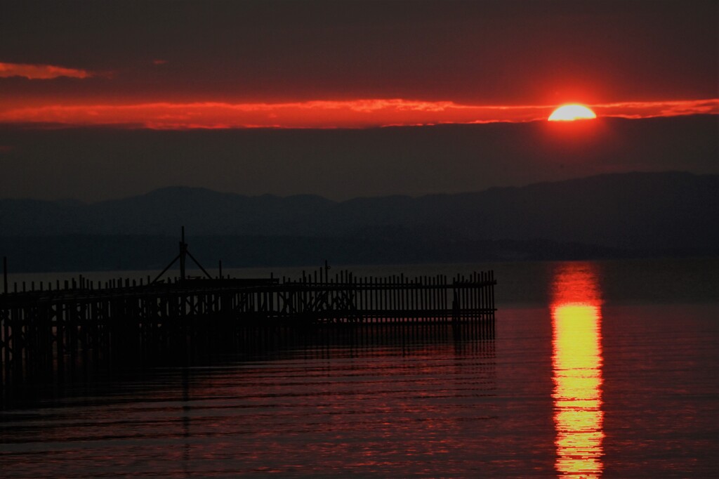 隙間の夕陽