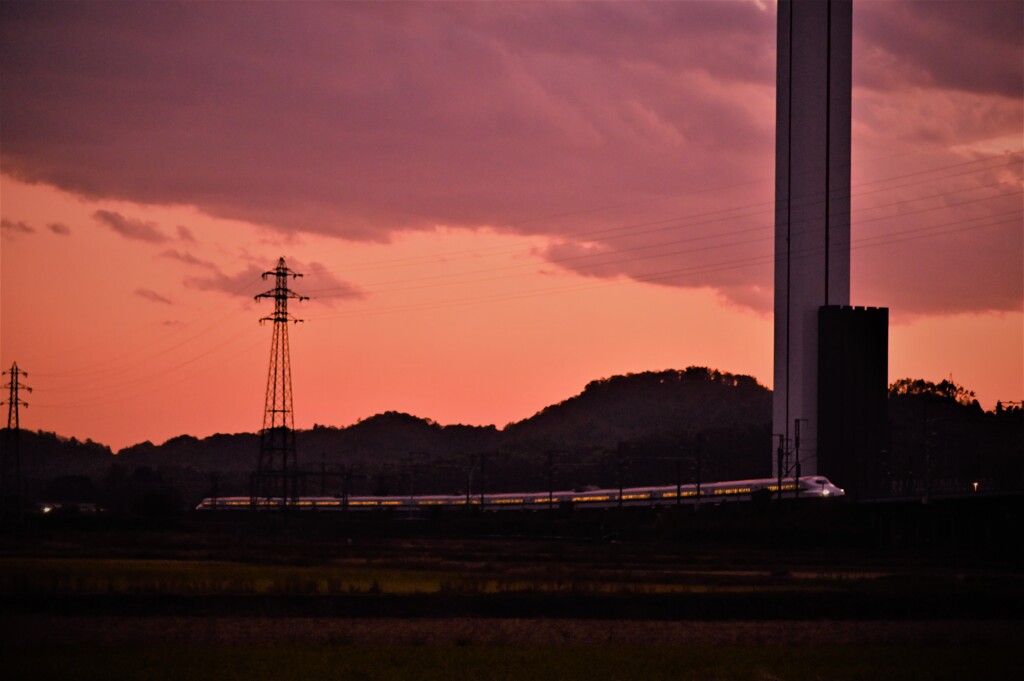 夕暮れの新幹線