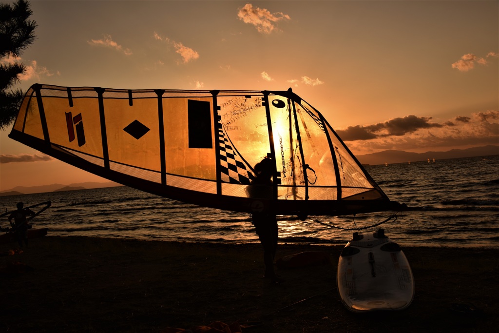 セール越しの夕陽