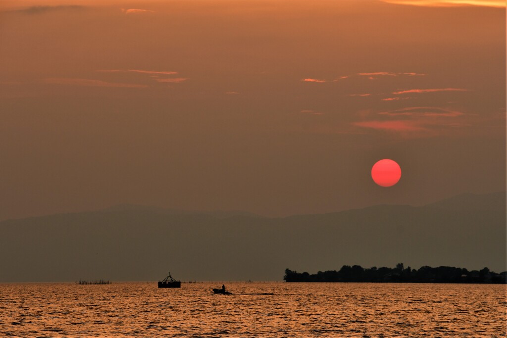 まっ赤な夕陽
