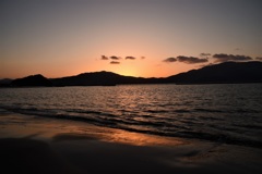 夕照の砂浜