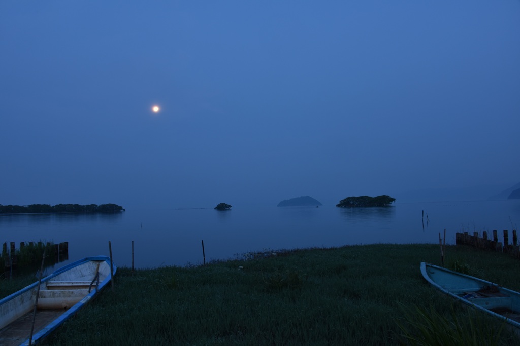 皐月湖北月景２