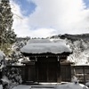 雪の山門