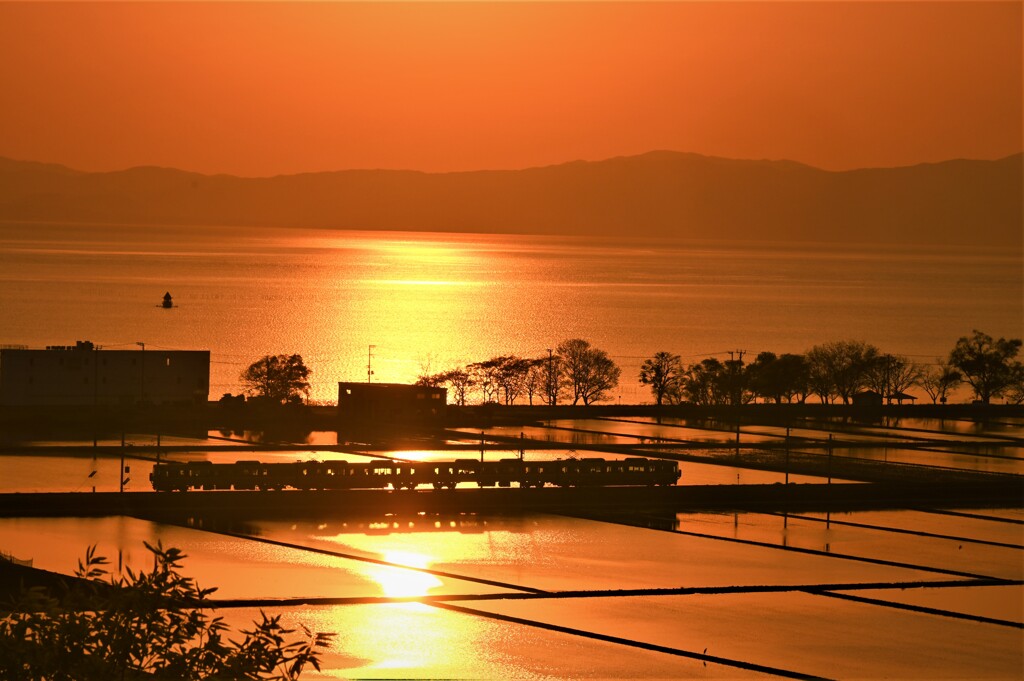 夕照の北陸線