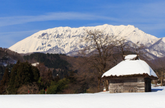 藁葺きと南壁大山