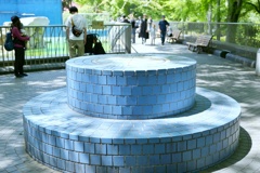 青いベンチ