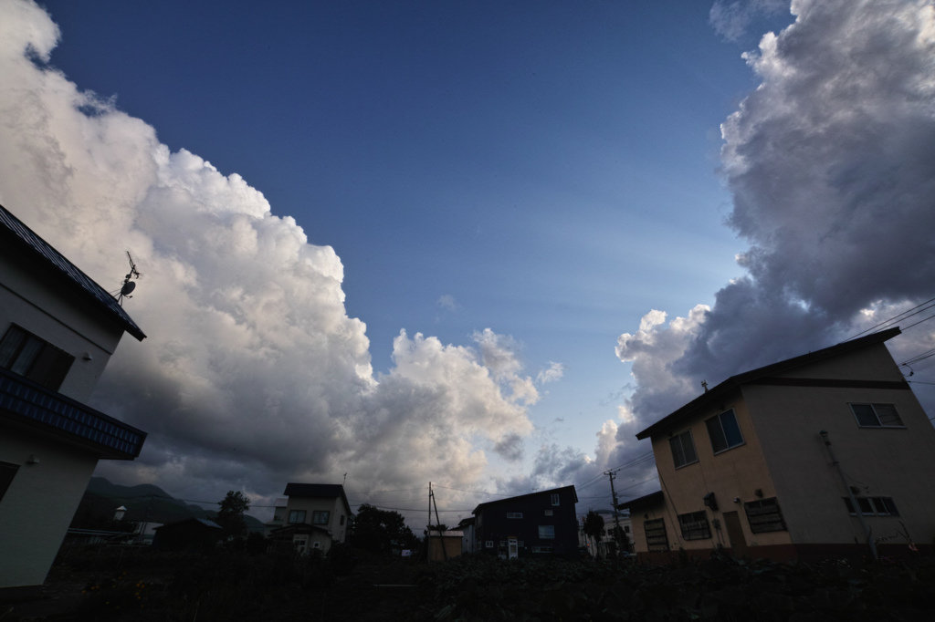 威圧的な雲