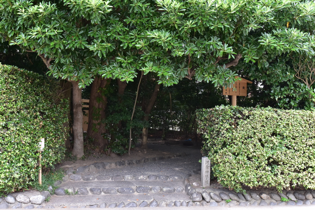河原神社入り口