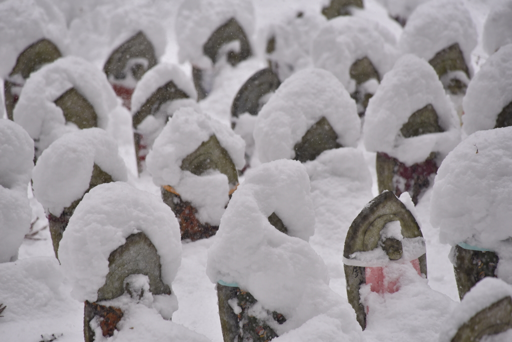 千体地蔵　雪の日version