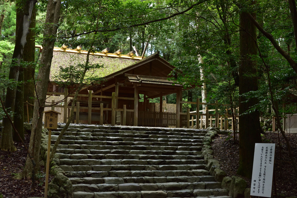 荒魂祭し社殿