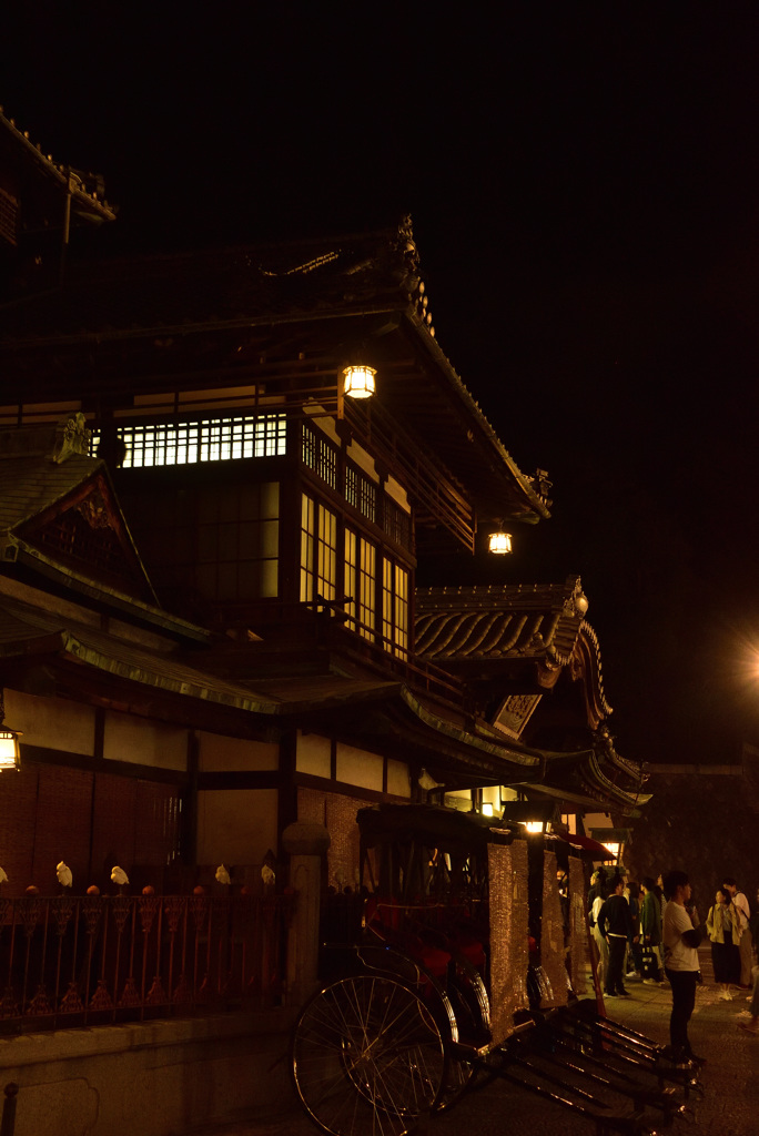 夜の道後温泉本館　弐