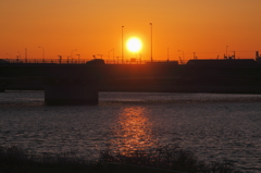 新釧路川河川敷からの夕陽と新釧路川河口付近
