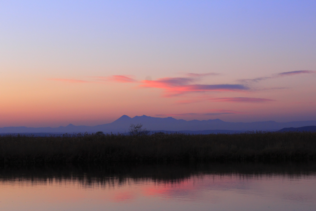 雌阿寒岳と夕焼け