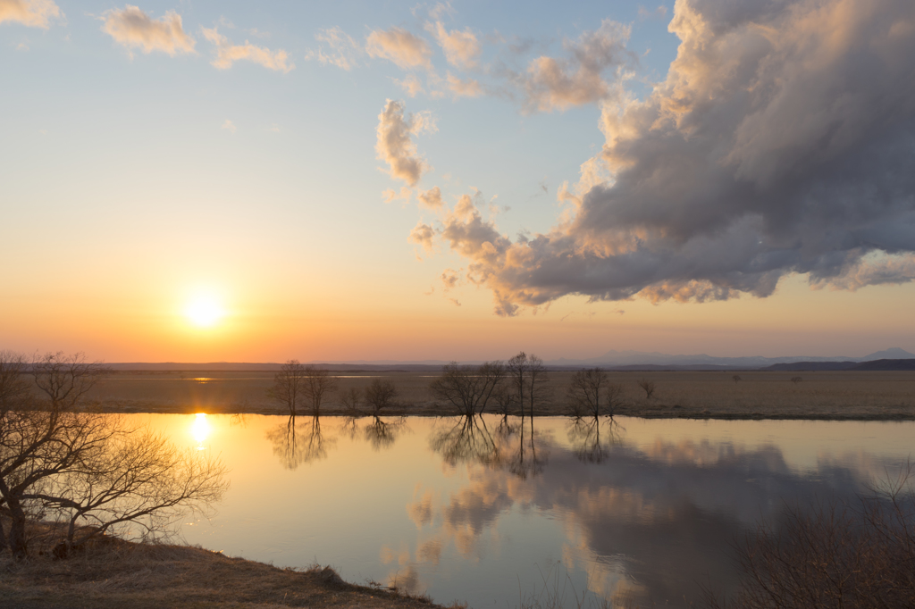 釧路湿原の夕陽と雲