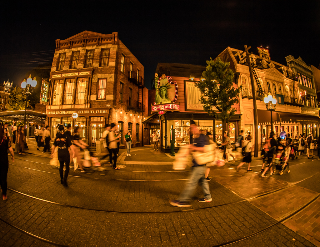 ニューヨーク・デリの前で　〜ディズニーシーの風景