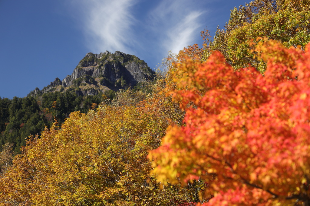 紅葉と錫杖岳