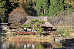 秋のかやぶき民家