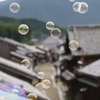 古い町並みにシャボ玉＜関宿＞