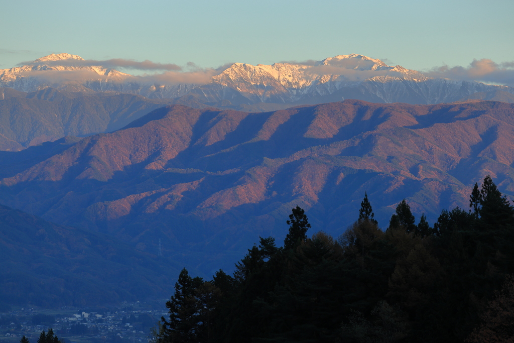 雪山に夕日