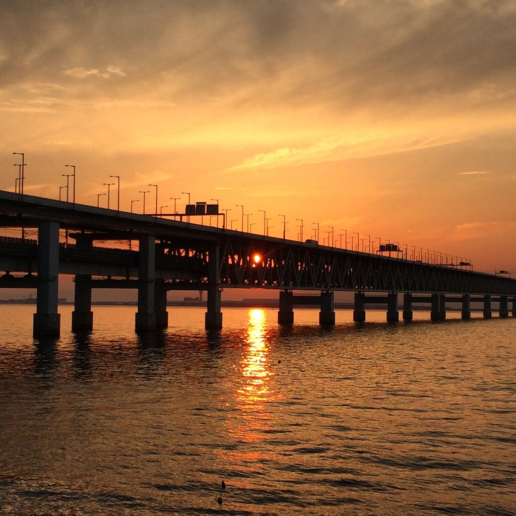 関西空港連絡橋と夕陽
