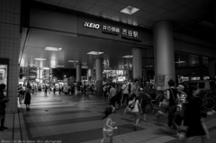 夏休み‥夜の駅前