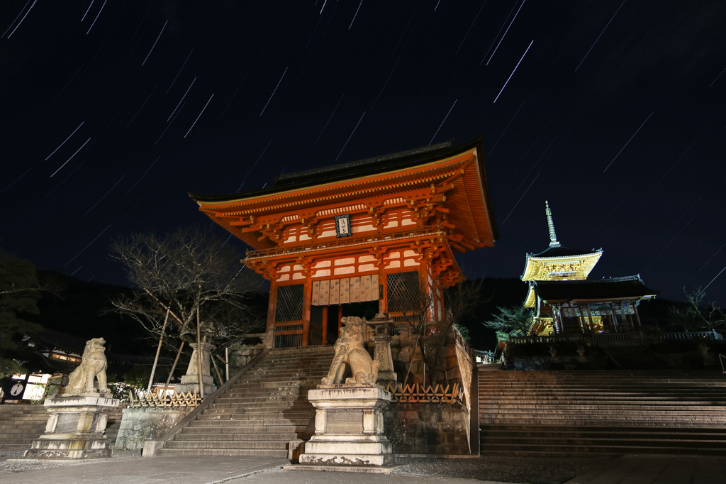 清水寺と星空