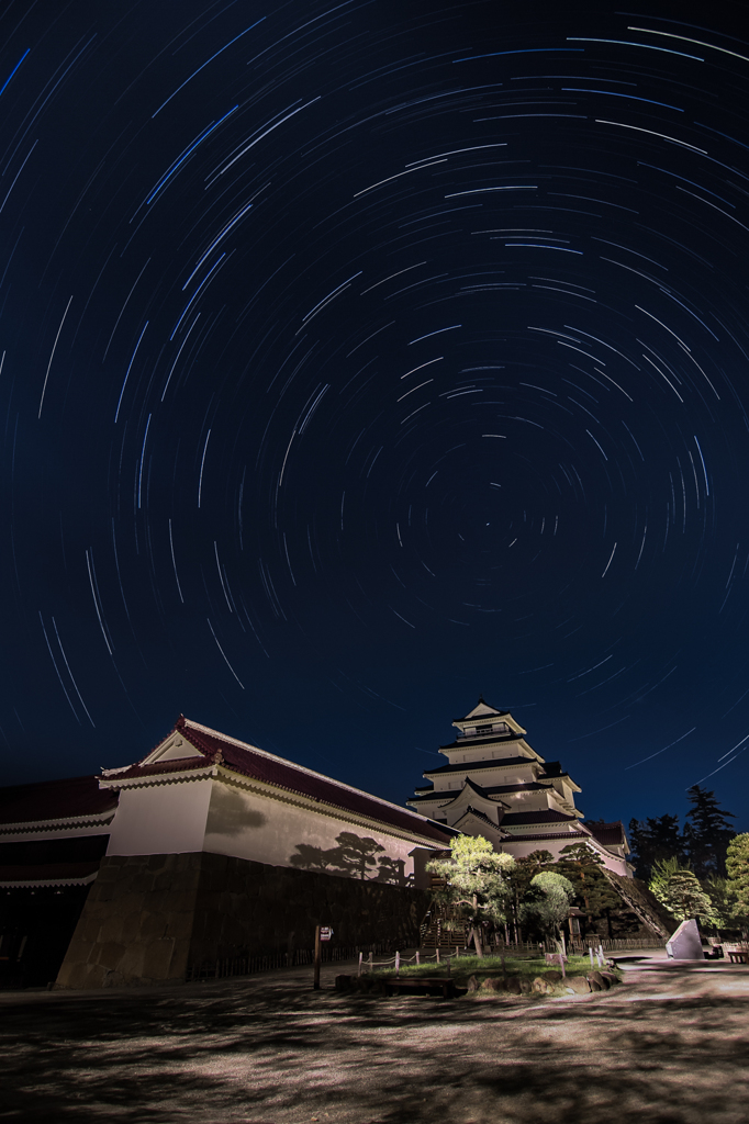 鶴ヶ城と星空